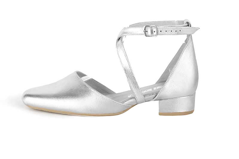 Light silver women's open side shoes, with crossed straps. Round toe. Low block heels. Profile view - Florence KOOIJMAN